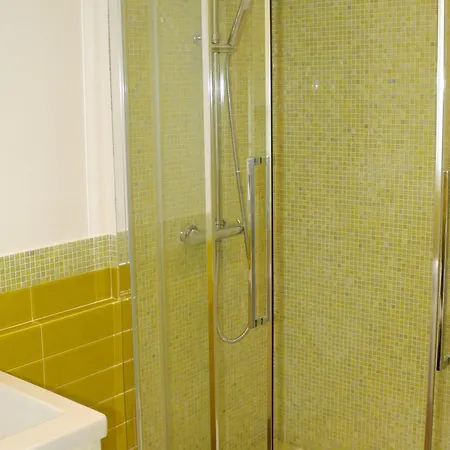 Villa 5 Pieces Et Appart. 2 Pieces Clim., Piscine Privee, Pour 10-12 Pers., Vue *